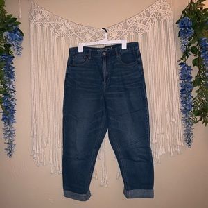 🦅American Eagle Mom Jeans 🦅